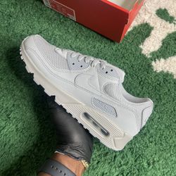 Air Max 90 “Triple grey” MEN 7/WMN 8.5