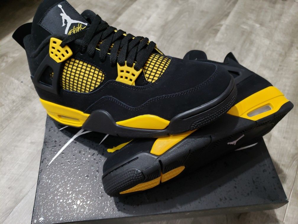 Air Jordan Retro 4 Yellow Thunder