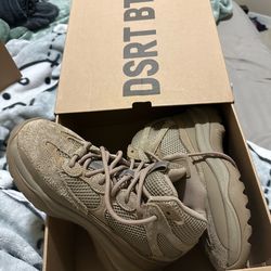 Yeezy Desert Boot YZY DSRT BT - Nuevos, Talla 6, Color Taupe