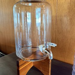 Glass beverage dispenser