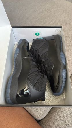Jordan 11’s      size 11