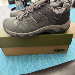 Keen Women’s Hiking Shoes7.5  $80 New In Box 19th Ave & 101