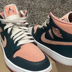 NIKE 🏀AIR JORDAN 1 MIDS 🍉WOMENS SIZE 11 $50
