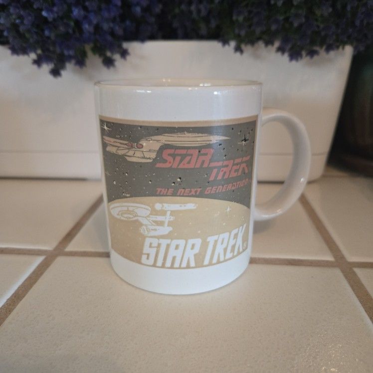 Rare 1992 Star Trek Next Generation TNG Enterprise Paramount Picture Coffee Mug