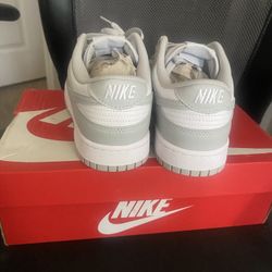 Nike dunk trainers grey size 9