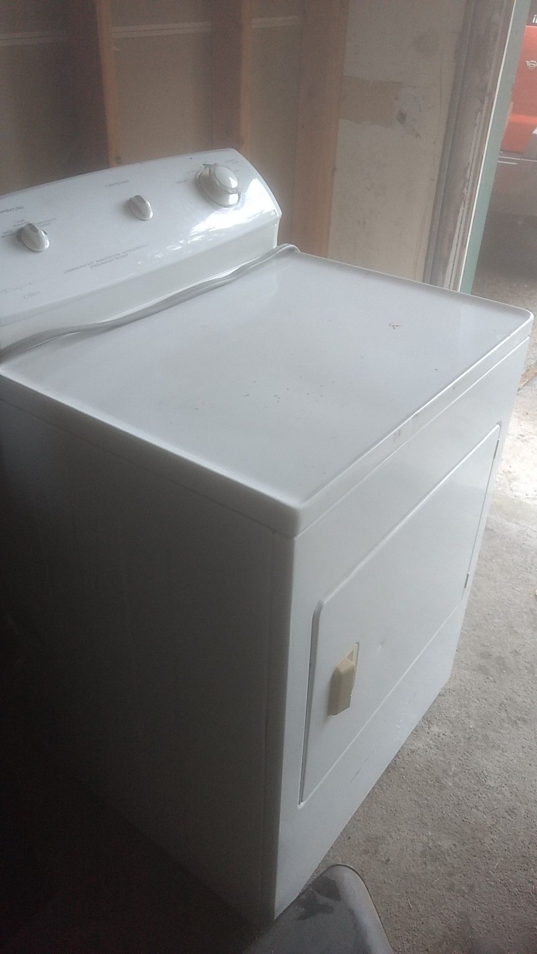 Frigidaire "crown" commercial heavy duty dryer for Sale in Tenino, WA