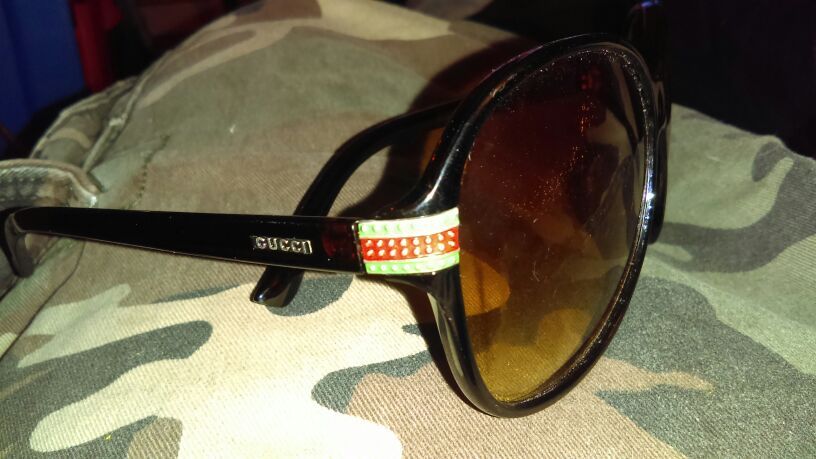 Woman Gucci shades authentic