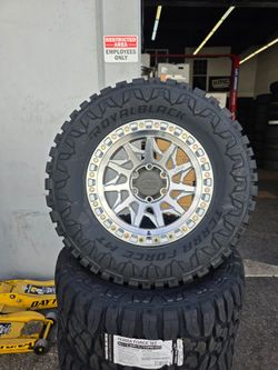 17" LOCK rims w/ 33" MT tires