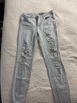 Light Wash Levi’s Skinny Jeans
