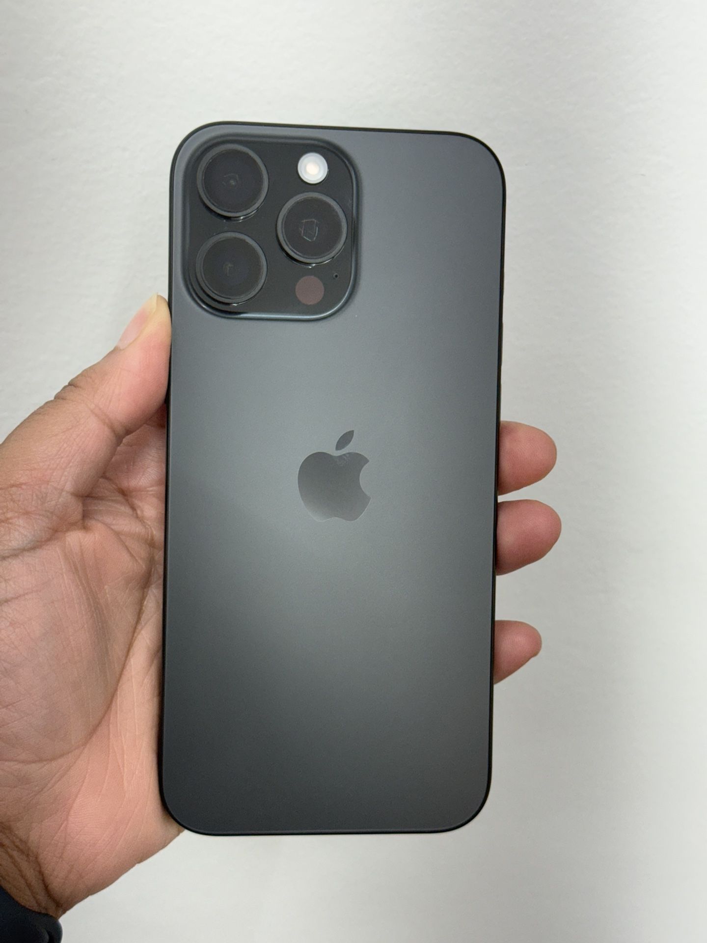 iPhone 16 Pro Max 256GB  Black Titanium |  Unlocked | Like New | Good conditions | 