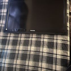 42 Inch Tv That Comes With Mount And Screws.
