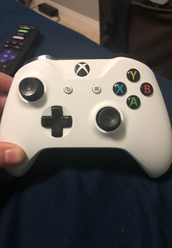 Wireless Xbox one controller . Right stick drifts up for Sale in Monrovia, CA OfferUp