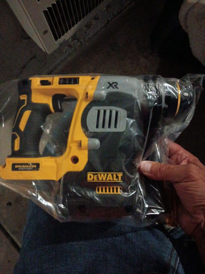 Dewalt Cordless Brushless 1in SFS PLUS L Shape Rotary Hammer
