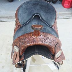 Hilason Treeless Saddle