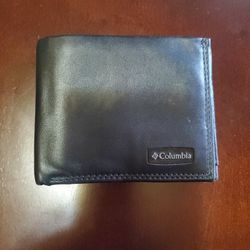 MENS BRAND NEW LEATHER, RFID PROTECTED  COLUMBIA WALLET.