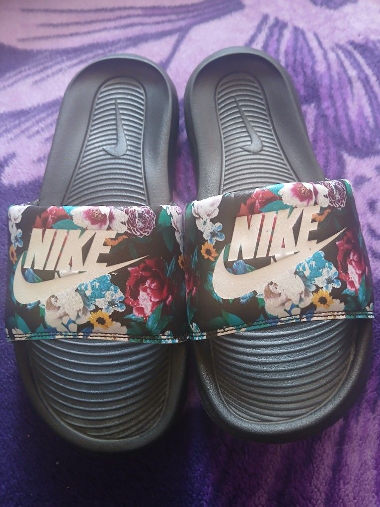 Nike Slides New Size 8