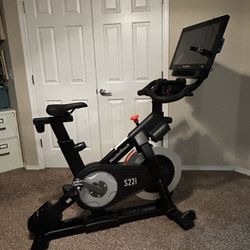 NordicTrack Studio Cycle bike 