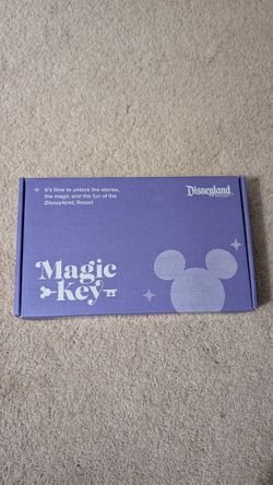 Disneyland Magic Key Box Sealed