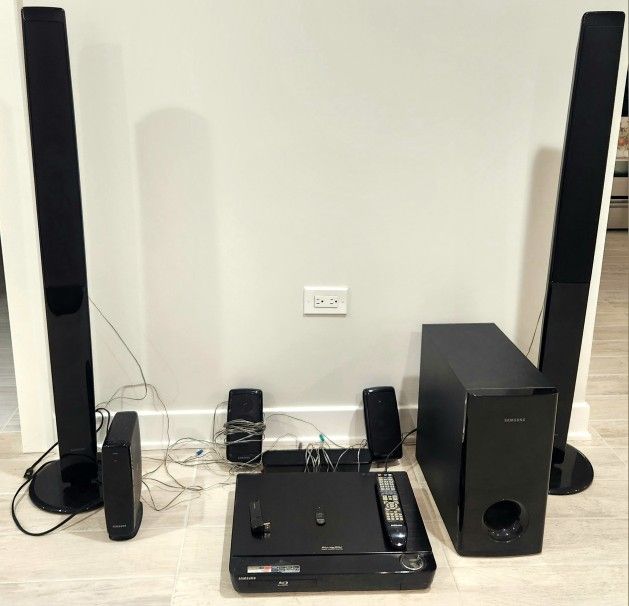 Samsung Surround Sound System- Wired