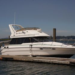 1991 Bayliner 3058 Command Bridge