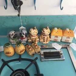 Vintage Salt And pepper Shakers Dog, Hawaii, Cats, House, Boats
