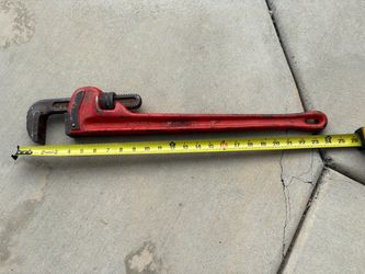 Large rigid pipe wrench