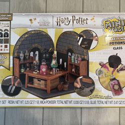 MGA's Miniverse Make It Mini Potions Class, Harry Potter Mini Collectibles, Building Set, 100+ Piece