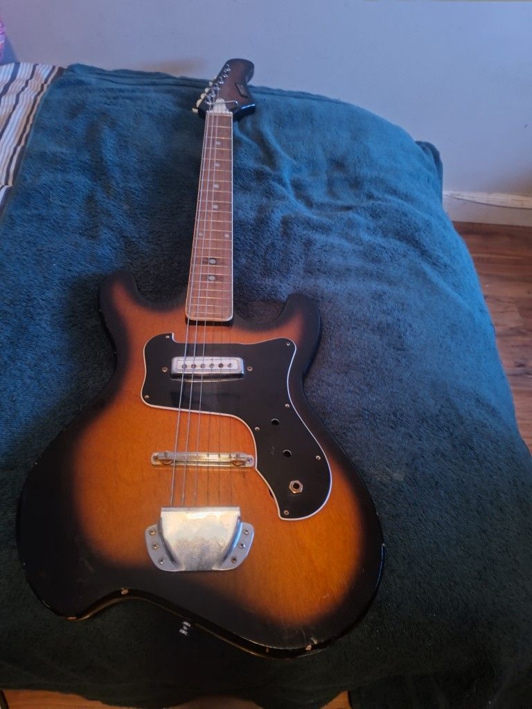 HIET DELUXE GUITAR