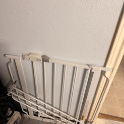 Regalo Baby/Pet Safety Gate with Extension - Pressure Mount