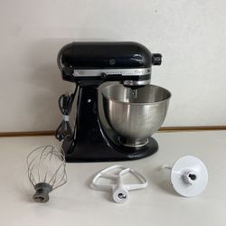 KitchenAid Classic Series 4.5 Quart Tilt-Head Stand Mixer K45SS, Onyx Black