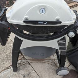 WEBER PROPANE BBQ GRILL LARGE 