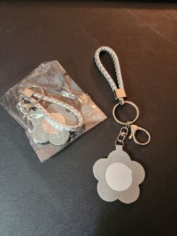 Flower Mirror keychain
