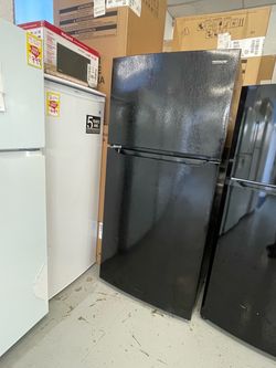 New 30” 18 Cu Ft Top Freezer Refrigerator