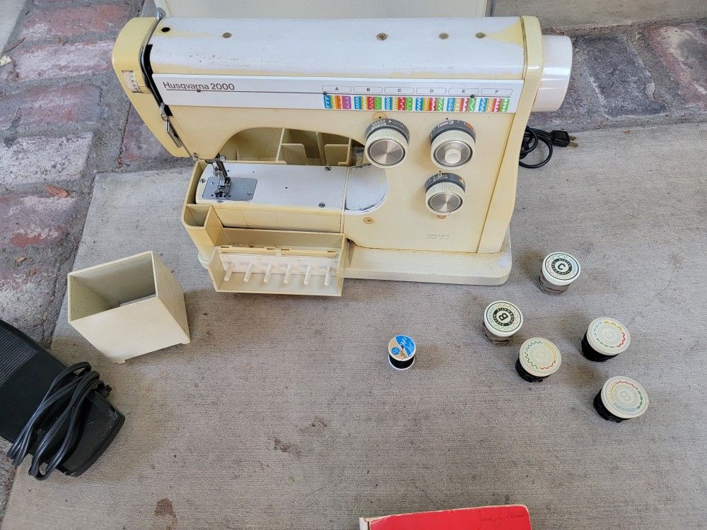 Viking 2000 Sewing Machine