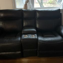 Brand New Double Recliner Loveseat W USB Ports And Cup Holder 