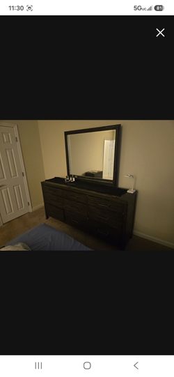 Free mirror with drawers