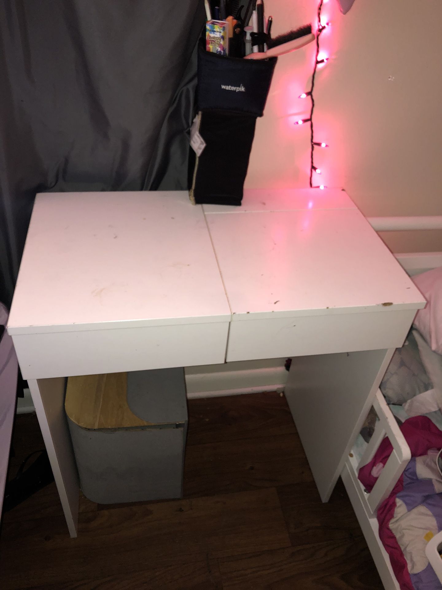 White Desk/Vanity 