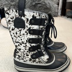 Sorel Women’s Boot Size 8- Cow Print. RARE!