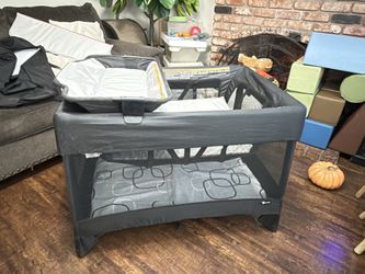 4moms Breeze Plus Playard Like New W Sheet And Padded Mattress