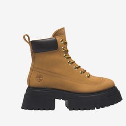 Woman’s Timberland Boots 9.5 “new”