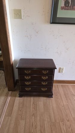 Vintage-Style 4-Drawer Accent Chest