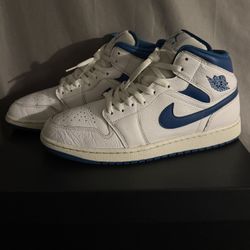 Jordan 1 Mid SE