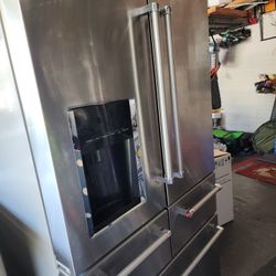 Refrigerator 