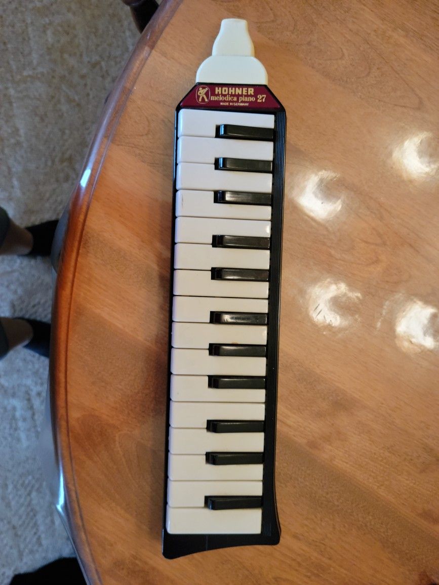 Vintage Hohner Melodica Piano 27