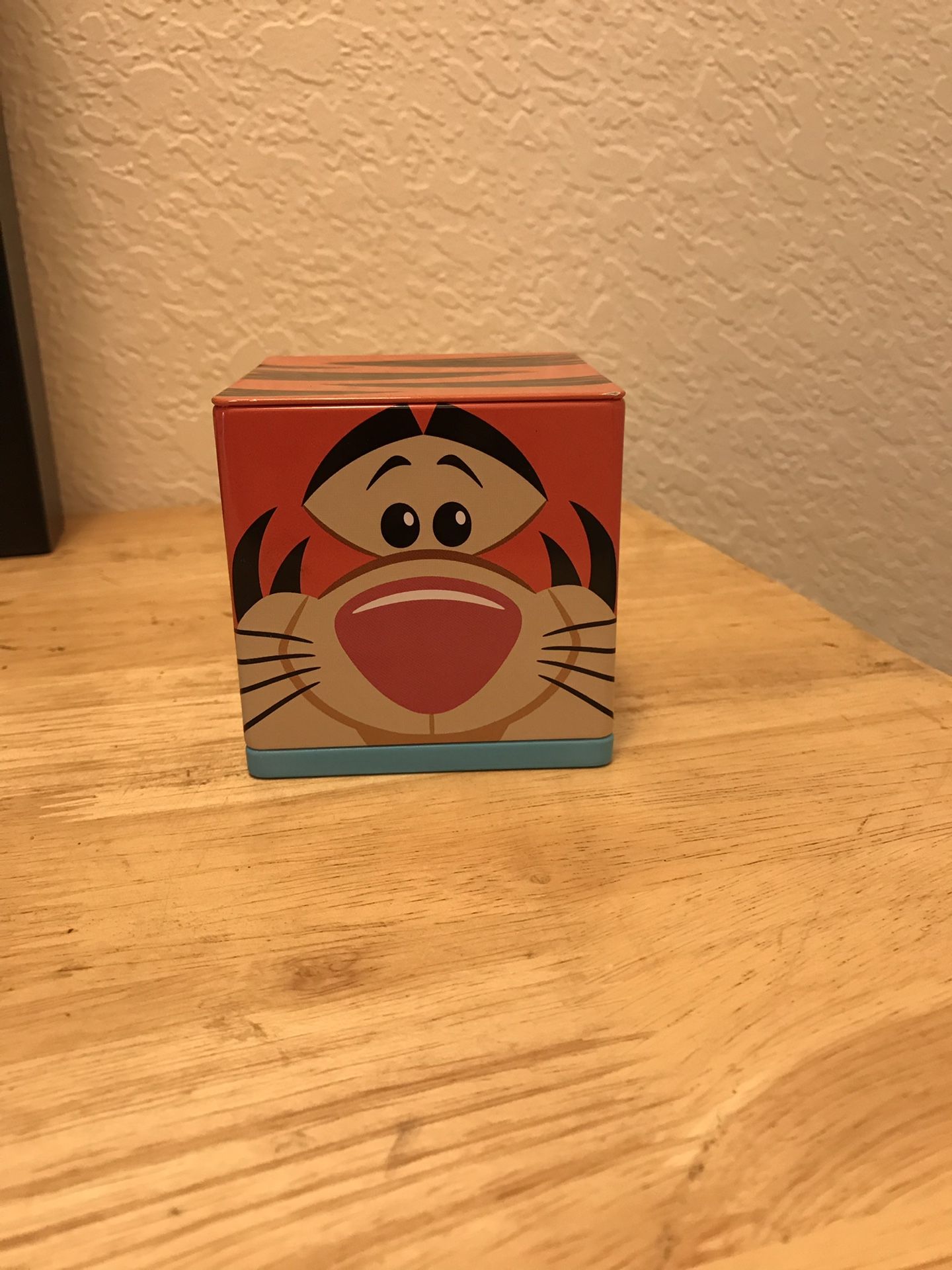 Disney tin box