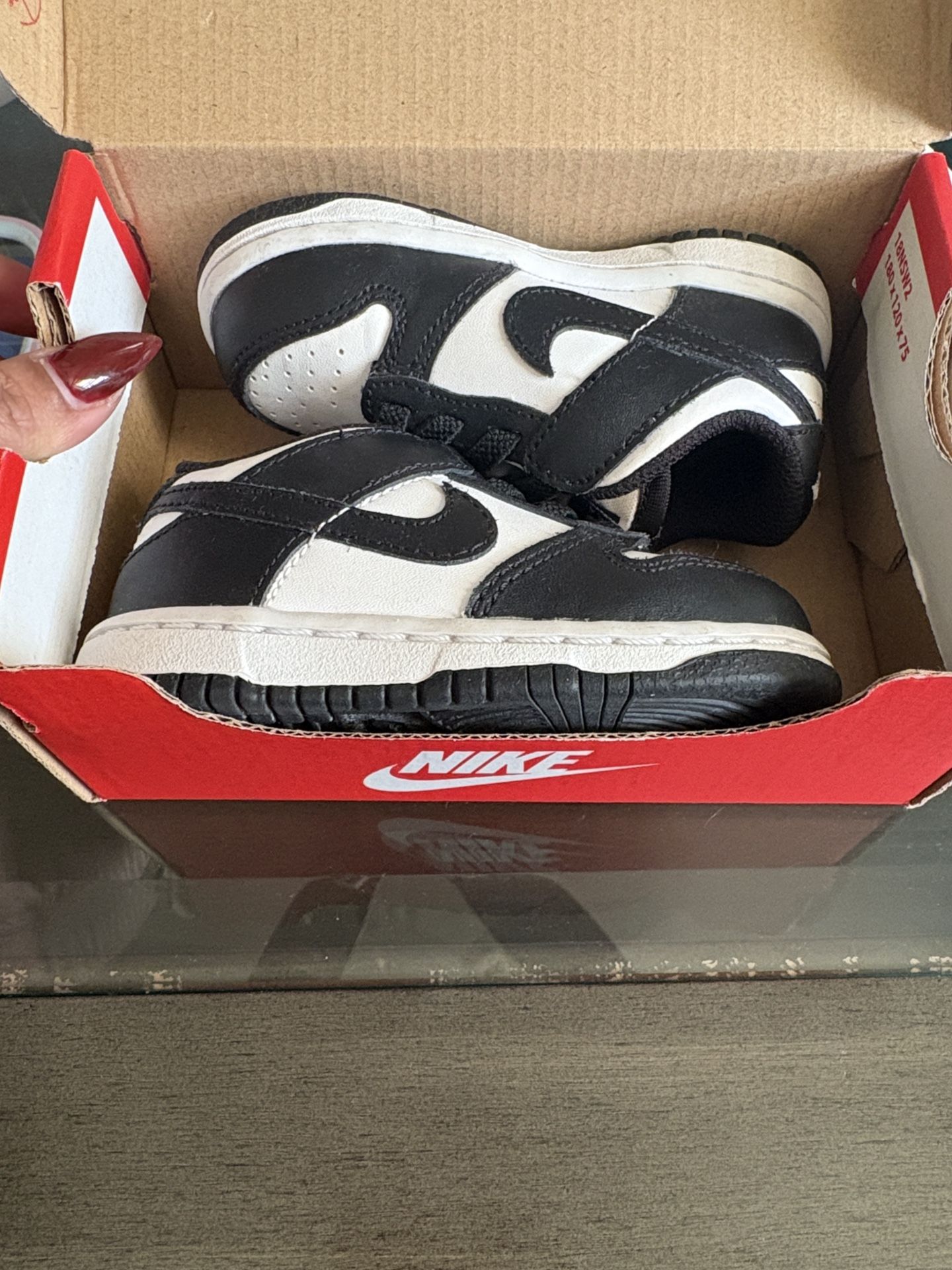 Nike Kids Black And White 6C