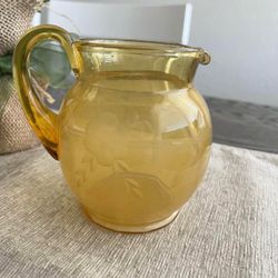 🌾 Vintage Amber Etched Glass Pitcher