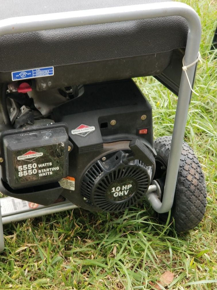 Briggs and Stratton generator 5550 Watts 8550 starting Watts for Sale