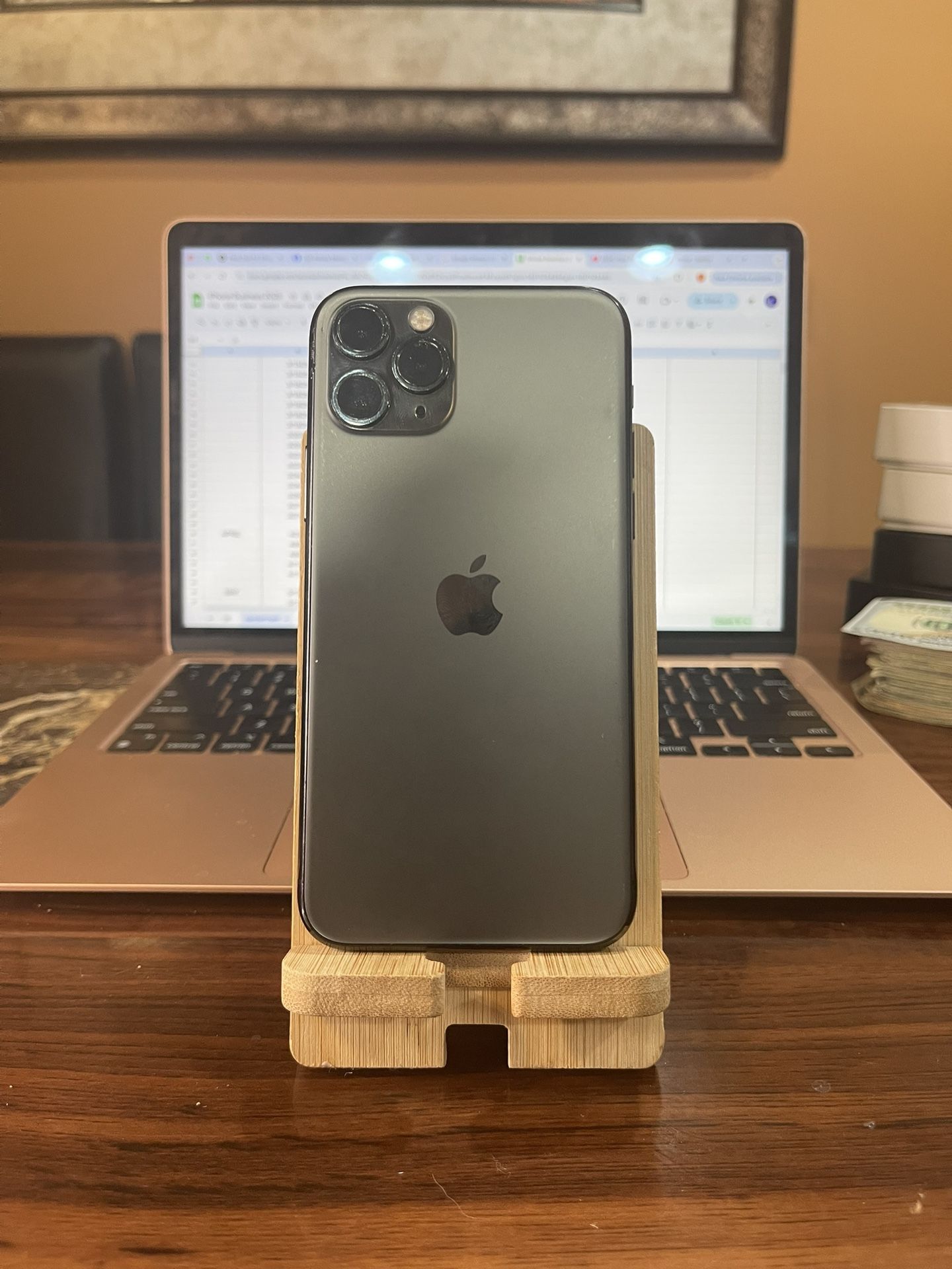 iPhone 11 Pro – 64GB – Unlocked- Very good condition