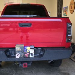 2005 LOADED CUSTOM DODGE RAM 4 DR